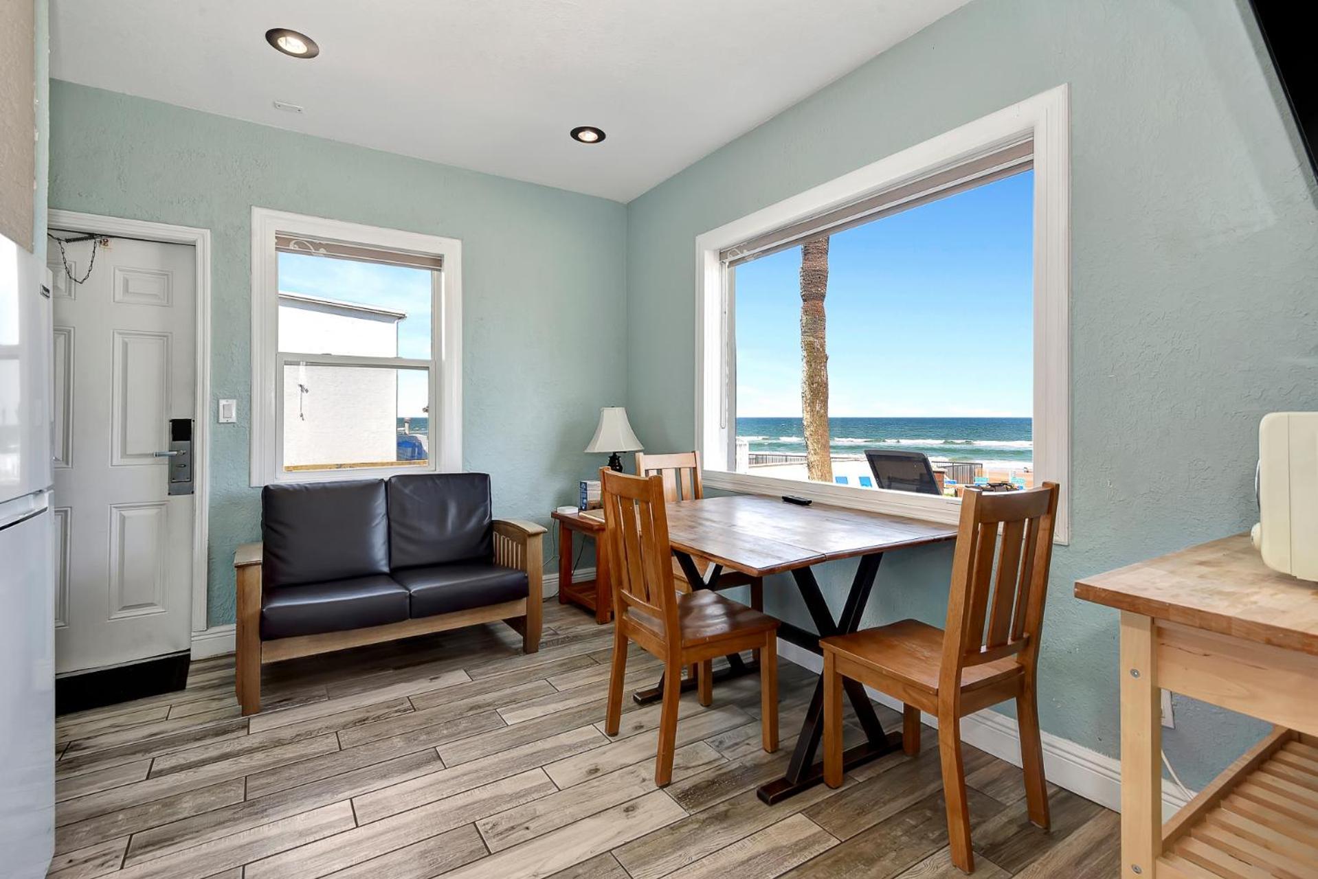 Shoreline Suites & Cabana Cottages - Beachfront デイトナ・ビーチ エクステリア 写真