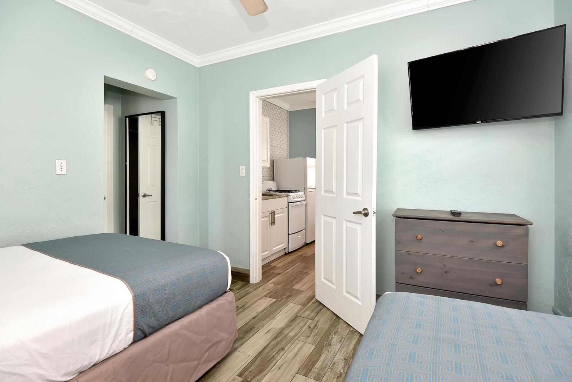 Shoreline Suites & Cabana Cottages - Beachfront デイトナ・ビーチ エクステリア 写真